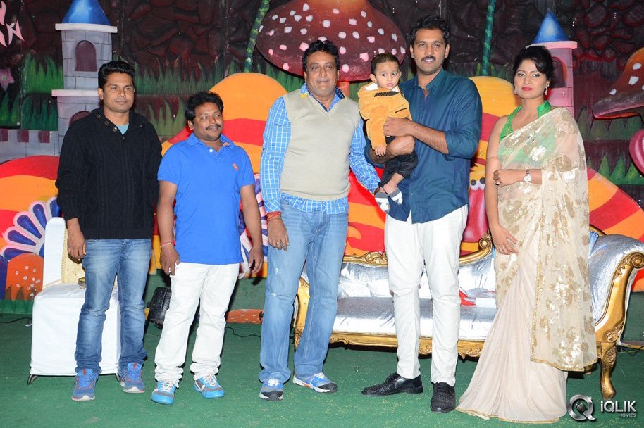 Ajay-Son-Dheeran-1st-Birthday-Celebrations-2014